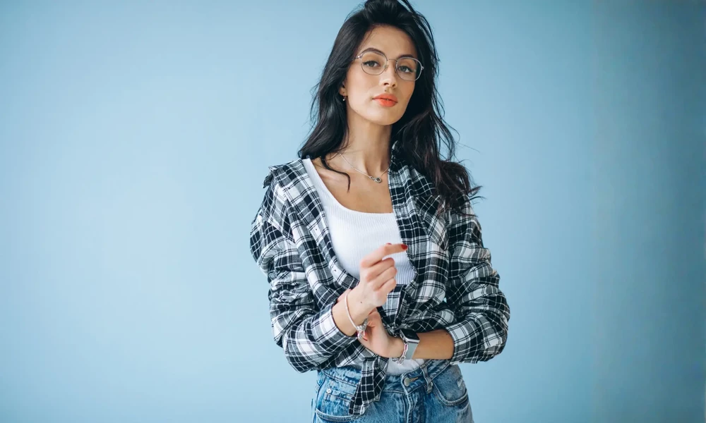 How Much Do Female Models Earn and What Their Income Depends On